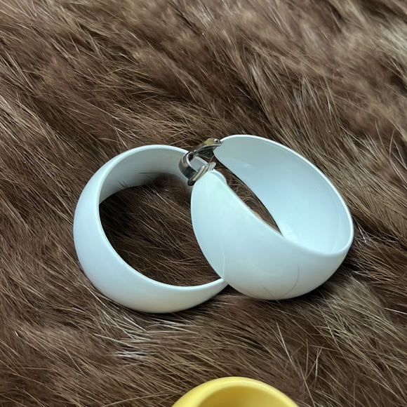 Vintage clip on earrings 🖤 - Picture 2 of 7